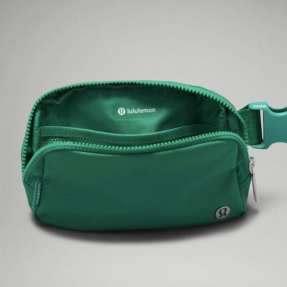 NEW Emerald Ice lululemon Everywhere Belt Bag - Picture 4 of 8